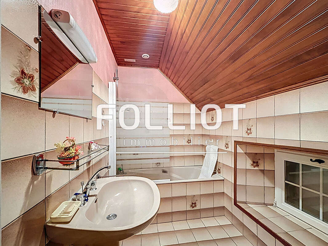 Maison à LINGREVILLE