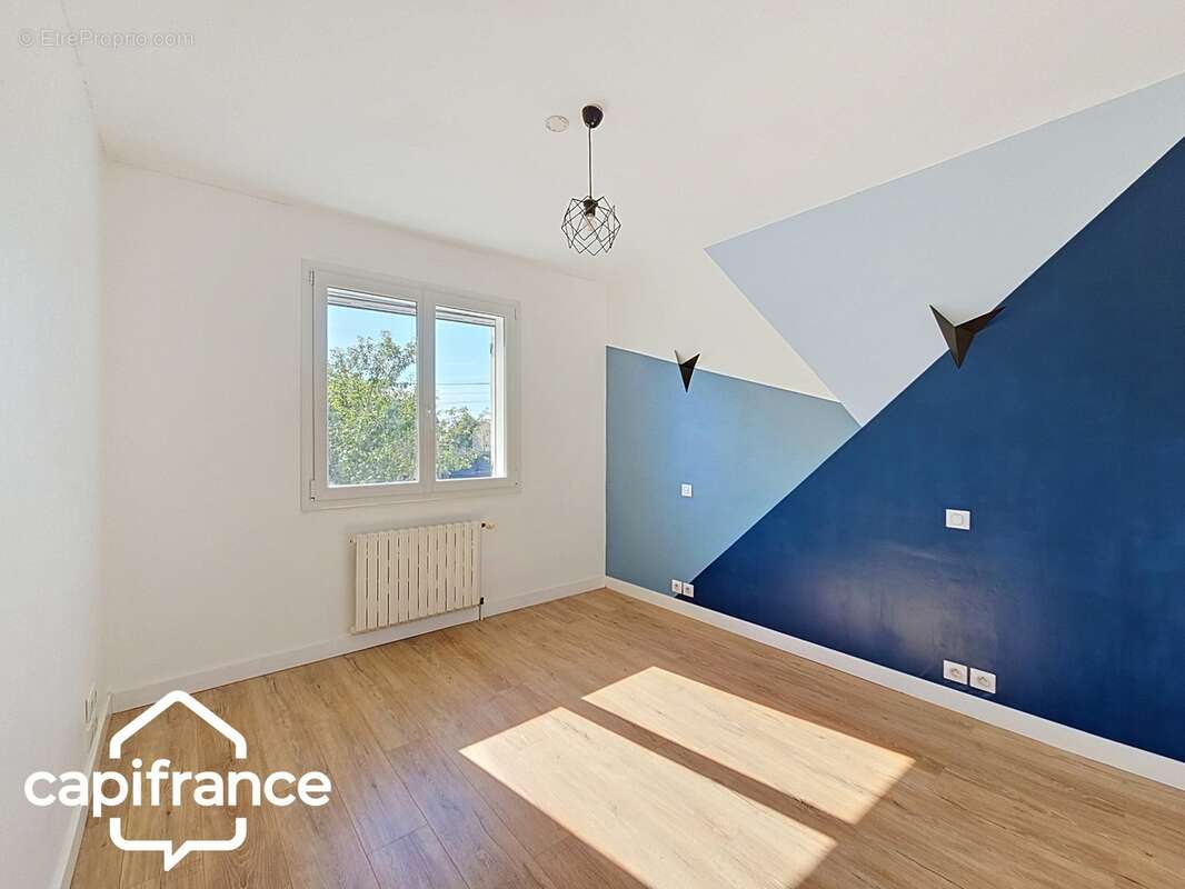 Maison sur sous-sol 121 m² – 5 chambres – terrain clos 1 305 m² – Saint-Jacques-de-Thouars, proximité immédiate de Thouars - photo 9