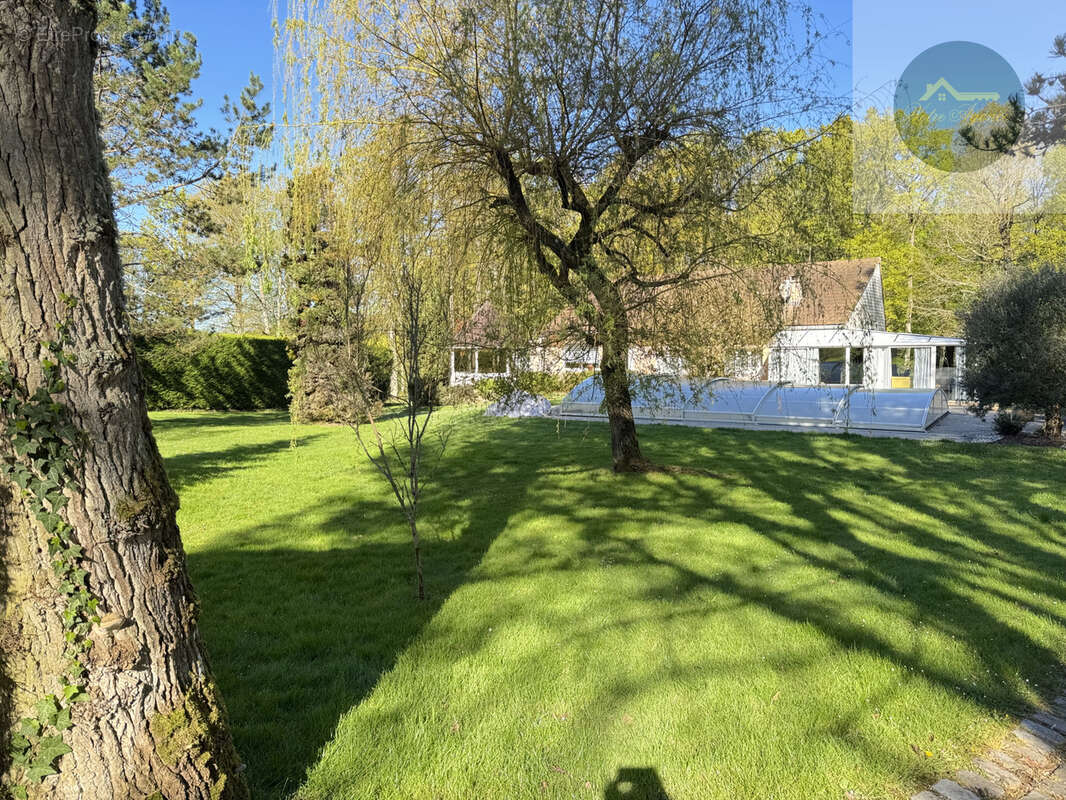 Maison à VAUX-SUR-LUNAIN