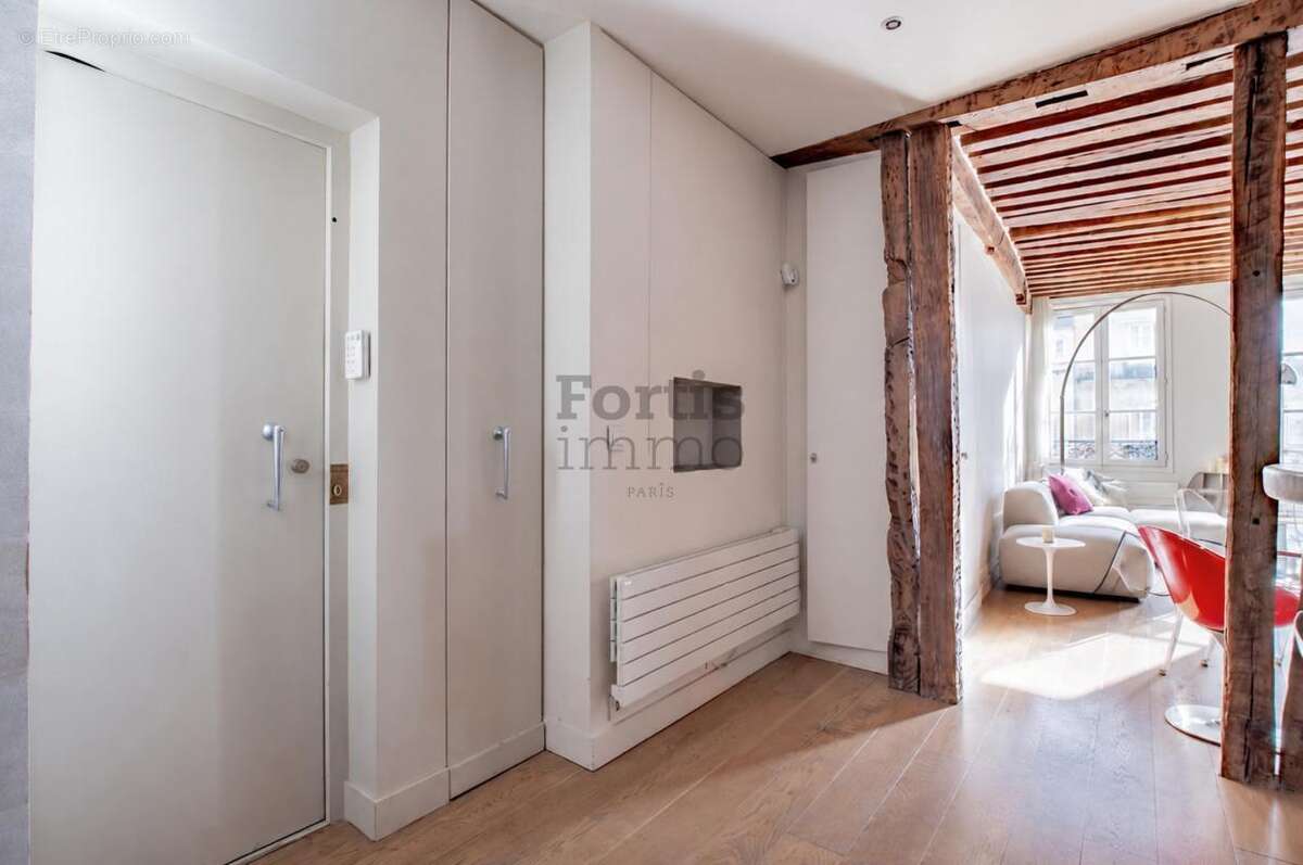 Appartement à PARIS-1E