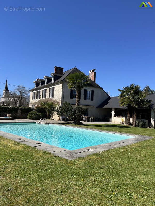 213 m² à Nay  - photo 3