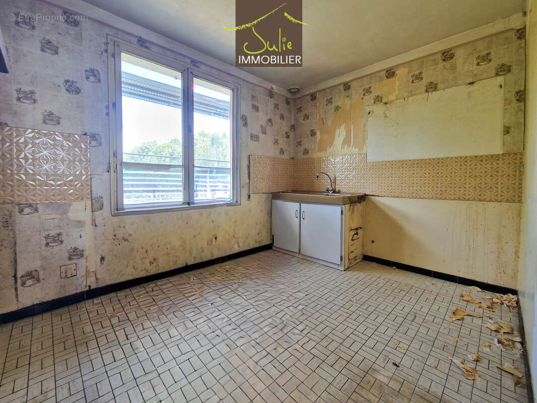 Maison a renover a bressuire proche des commerces - photo 5