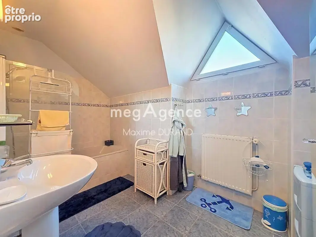 Maison familiale avec vaste pièce de vie et suite parentale de plain-pied à Cholet - photo 13