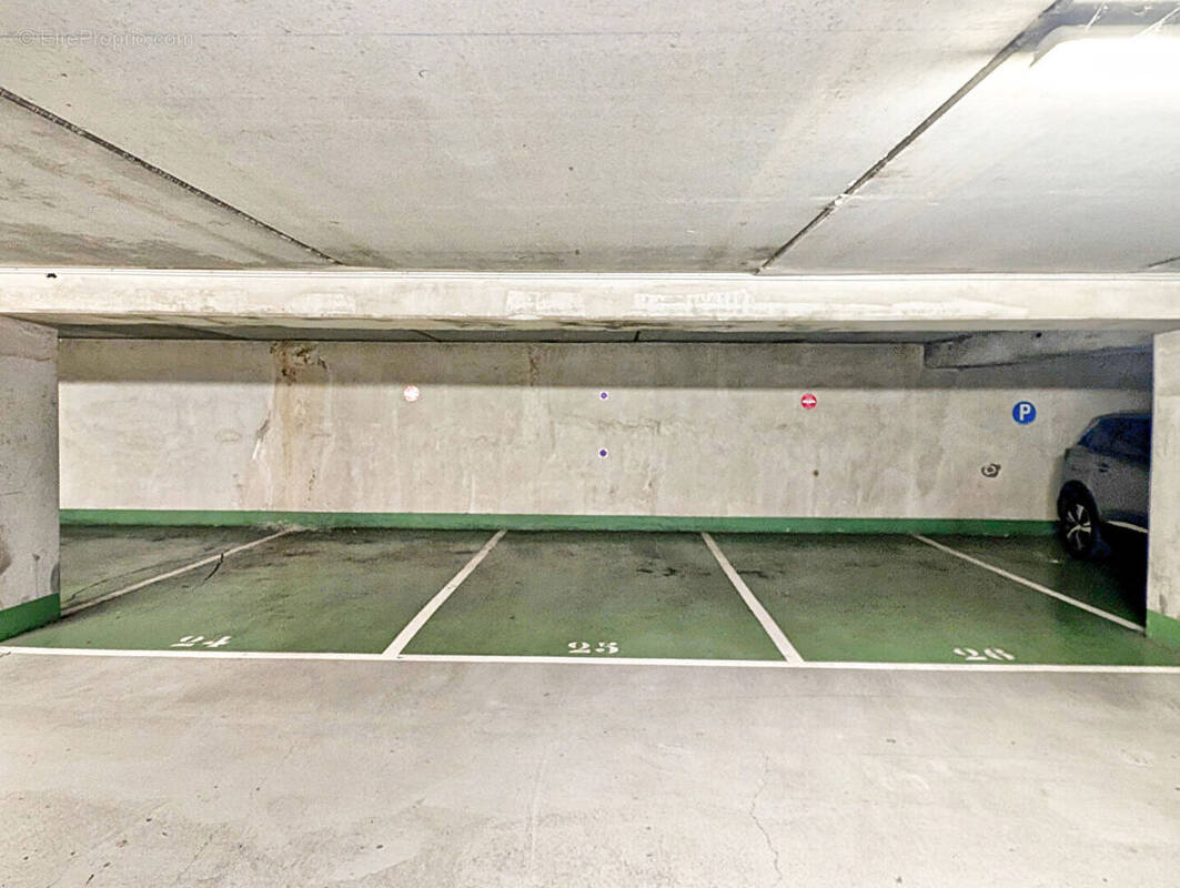 Parking à COURBEVOIE