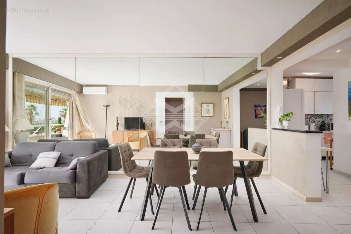 Appartement à VILLENEUVE-LOUBET