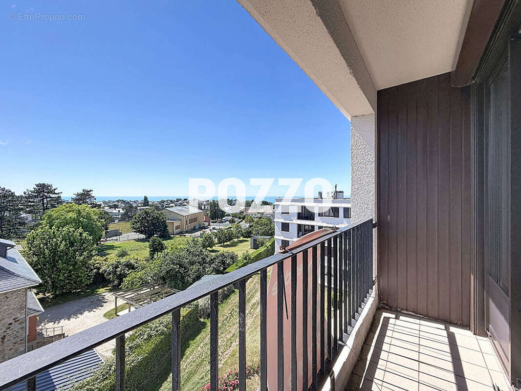 Appartement à DONVILLE-LES-BAINS