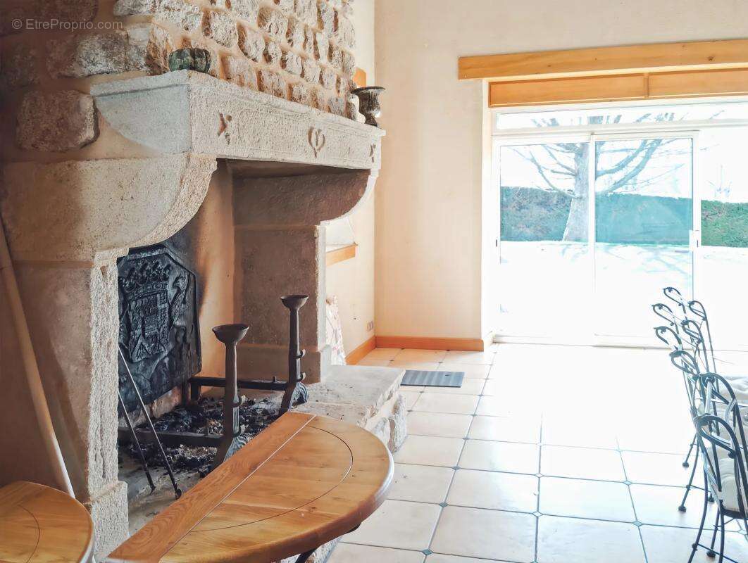 Maison à AUGEROLLES