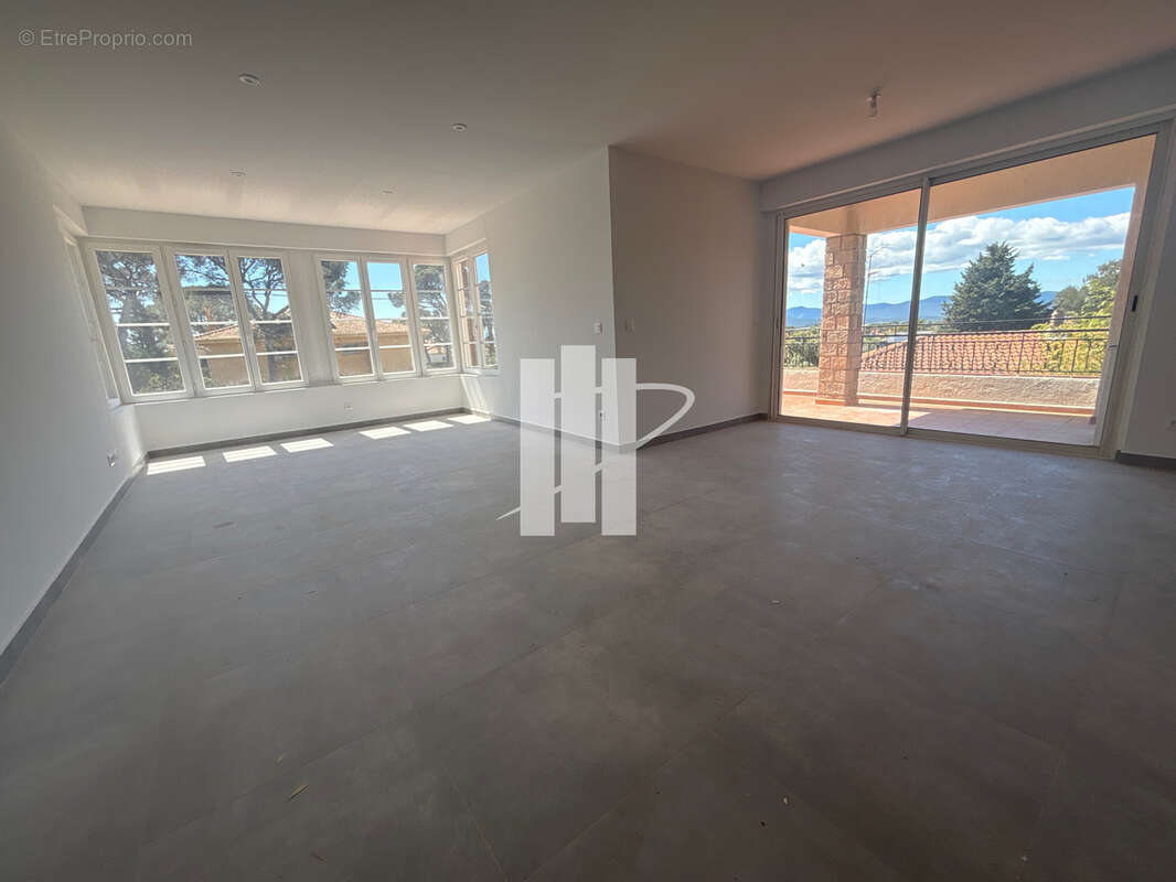 Appartement 5 pieces a vendre entierement renove dernier etage vue mer au calme absolu quartier les plaines - photo 3