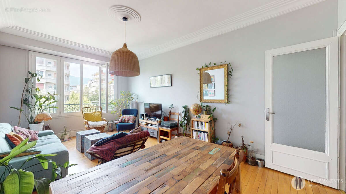 Appartement t3 de 81 m² - boulevard gambetta - grenoble - photo 2