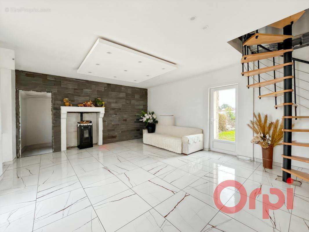 Maison à EPINEUIL-LE-FLEURIEL