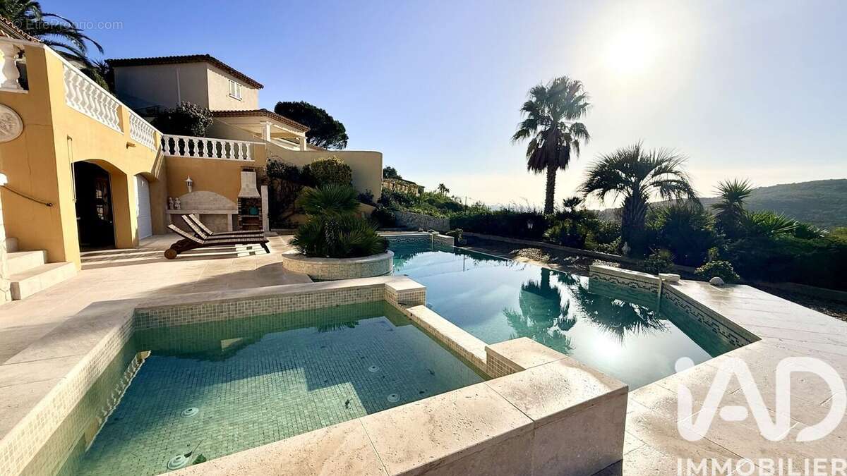 Photo 2 - Maison à ROQUEBRUNE-SUR-ARGENS