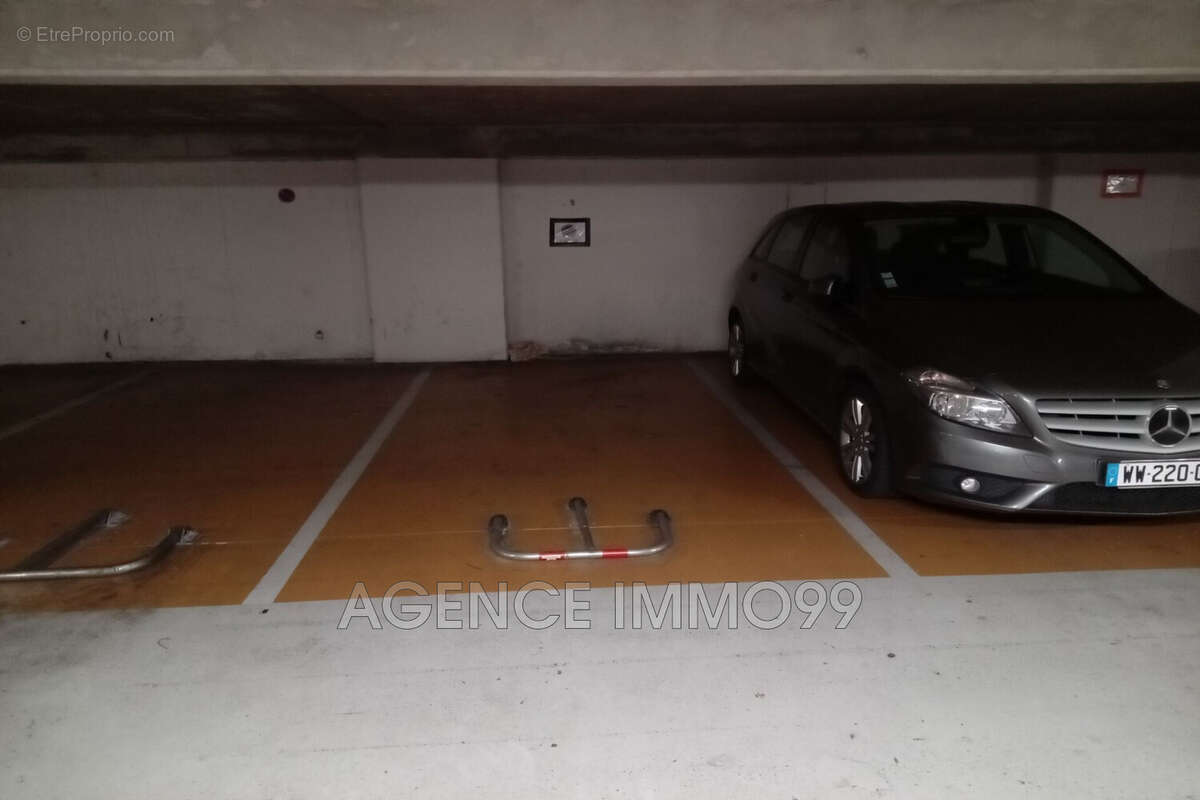 Parking à CANNES