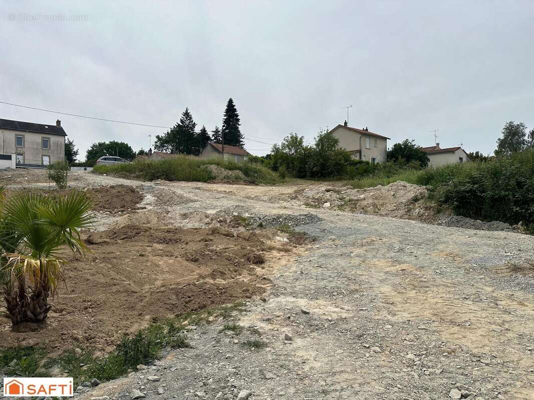 Terrain 1264 m² à Bressuire  - photo 3