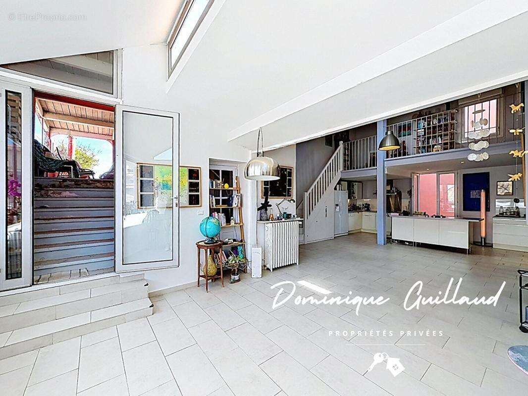 Nîmes Arènes -Duplex 5 piècès 173 m2 avec terrasse et loggia de 50m2 - photo 2