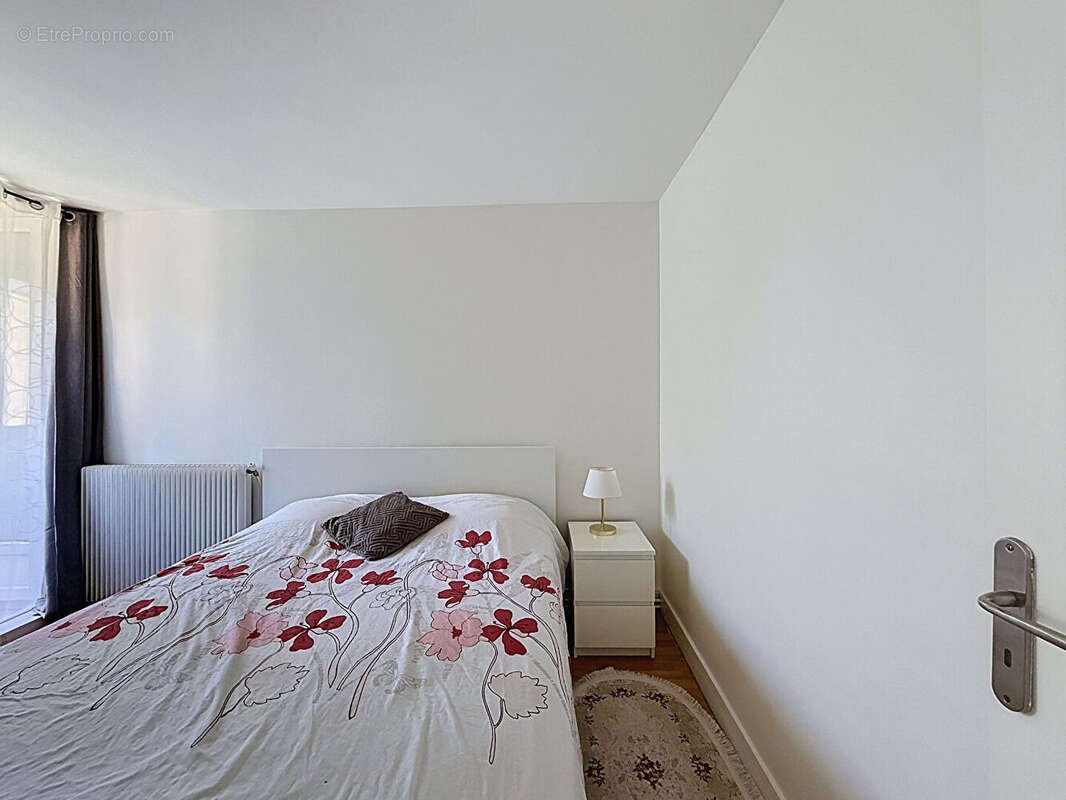 Montreuil, proche gare rer rosny, appartement 5 pièces avec balcons et cave. - photo 4