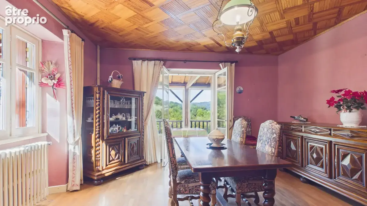 Grande maison dans le bourg sans vis à vis, avec terrain et dépendances - photo 5