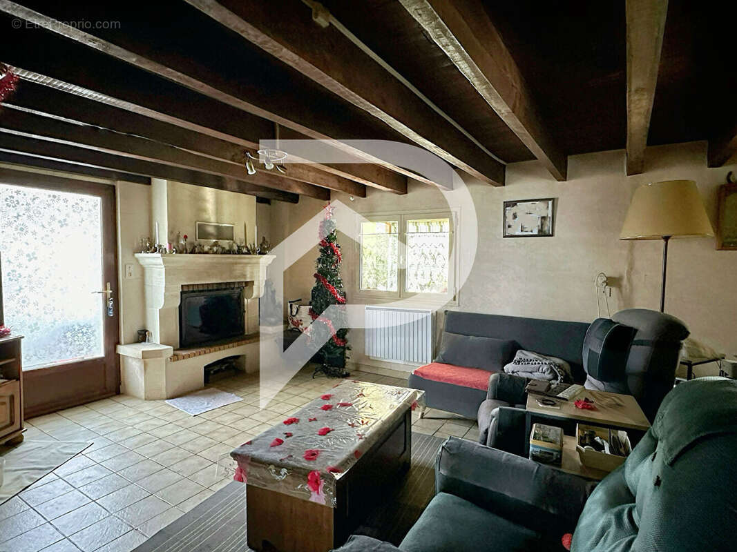Maison à NEUVIC