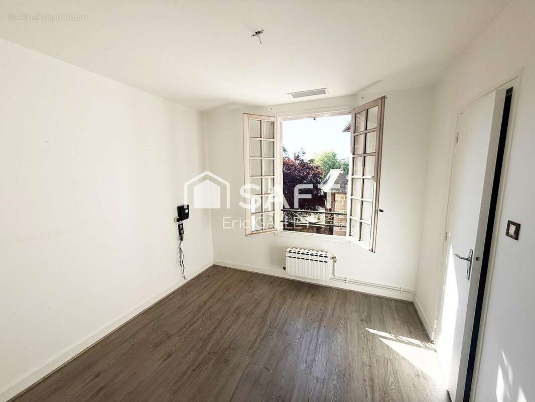 Photo 9 - Commerce à VARETZ