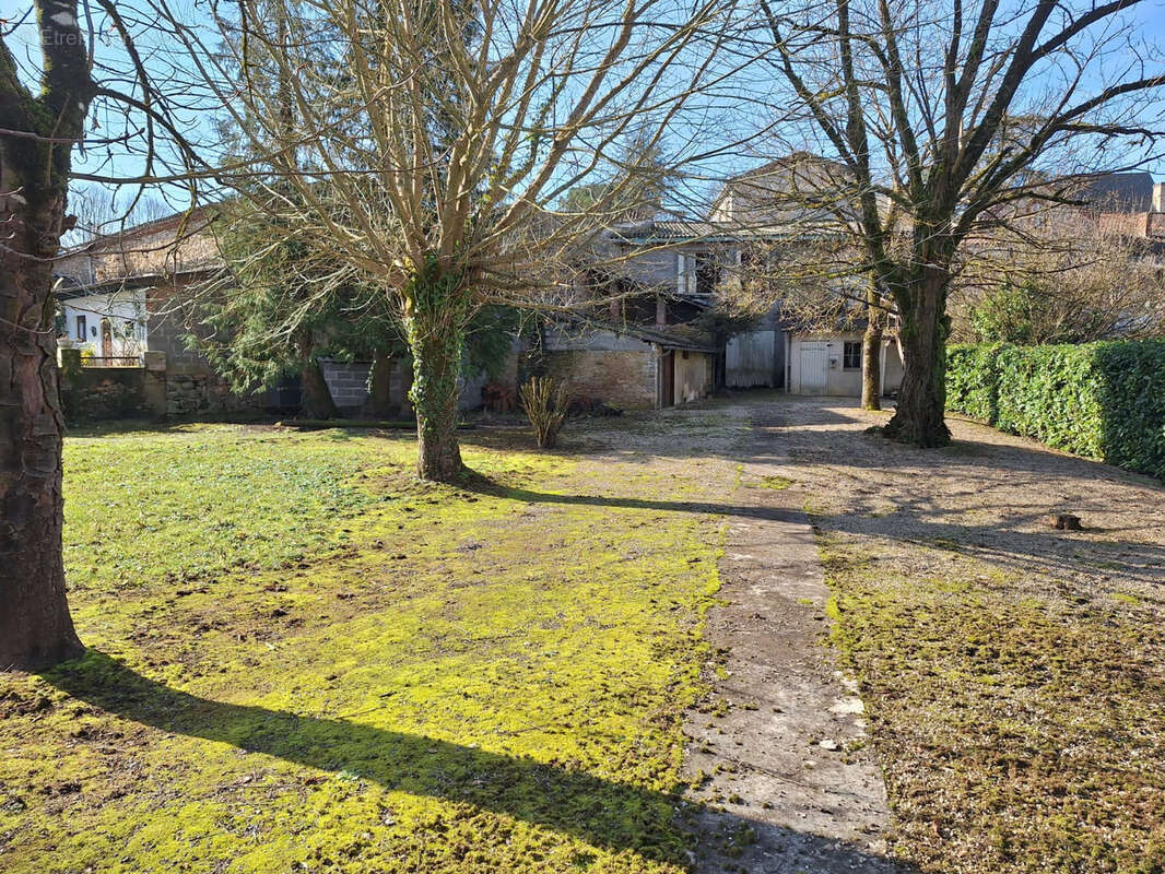 Appartement à SAUVETERRE-LA-LEMANCE