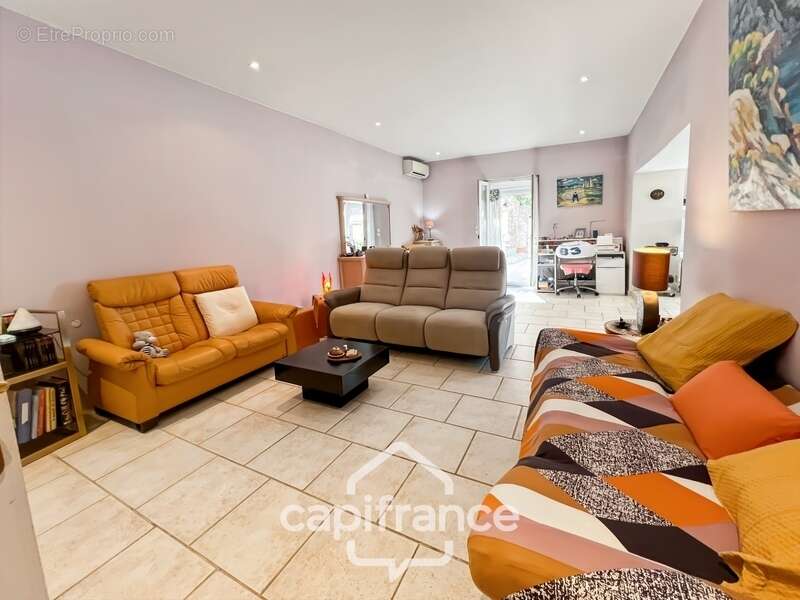 Maison à vendre 6 pièces HYERES (83) - Charme de l'ancien - 4 chambres - 200m2 habitables - Piscine - possibilité 2 appartements - photo 47