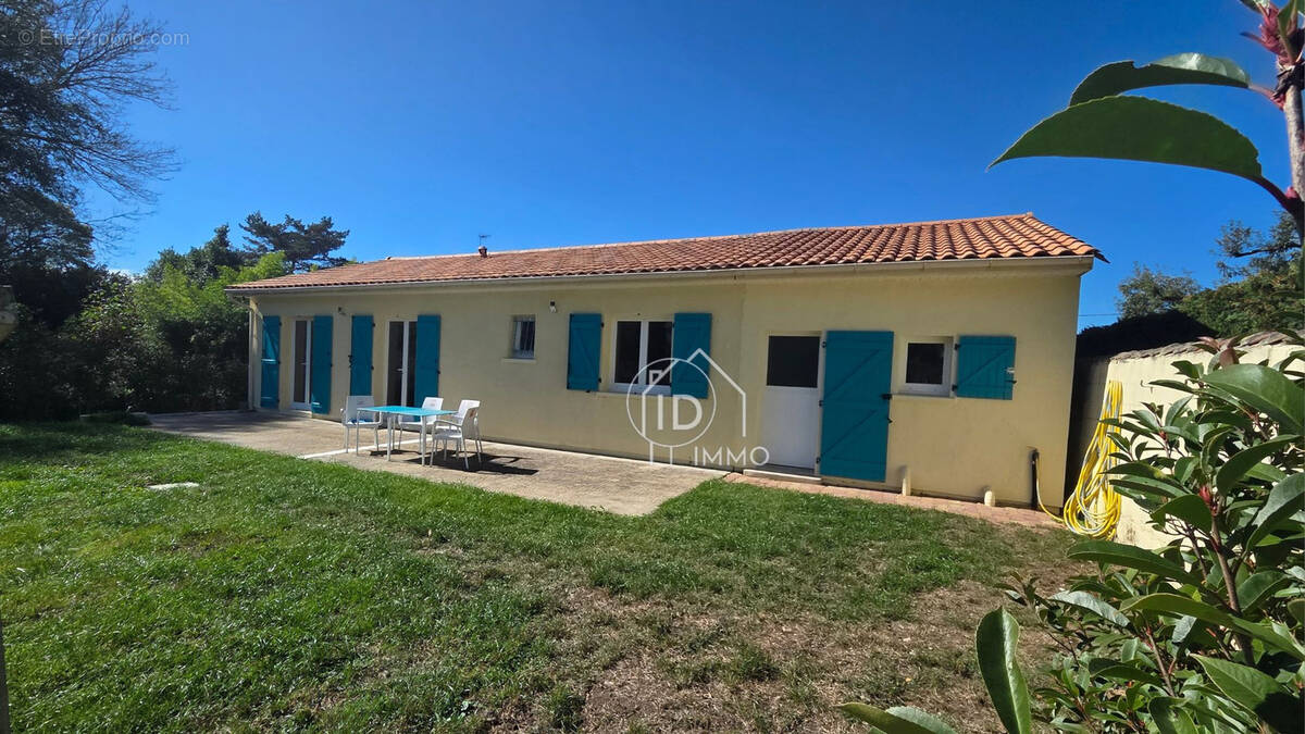 Maison à MONTPON-MENESTEROL