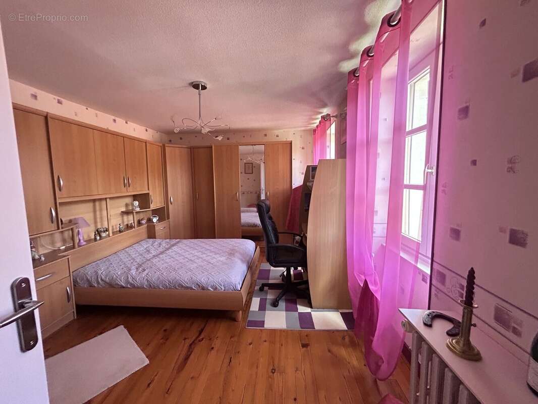 Maison 90 m² à Saint-Eloy-Les-Mines  - photo 5