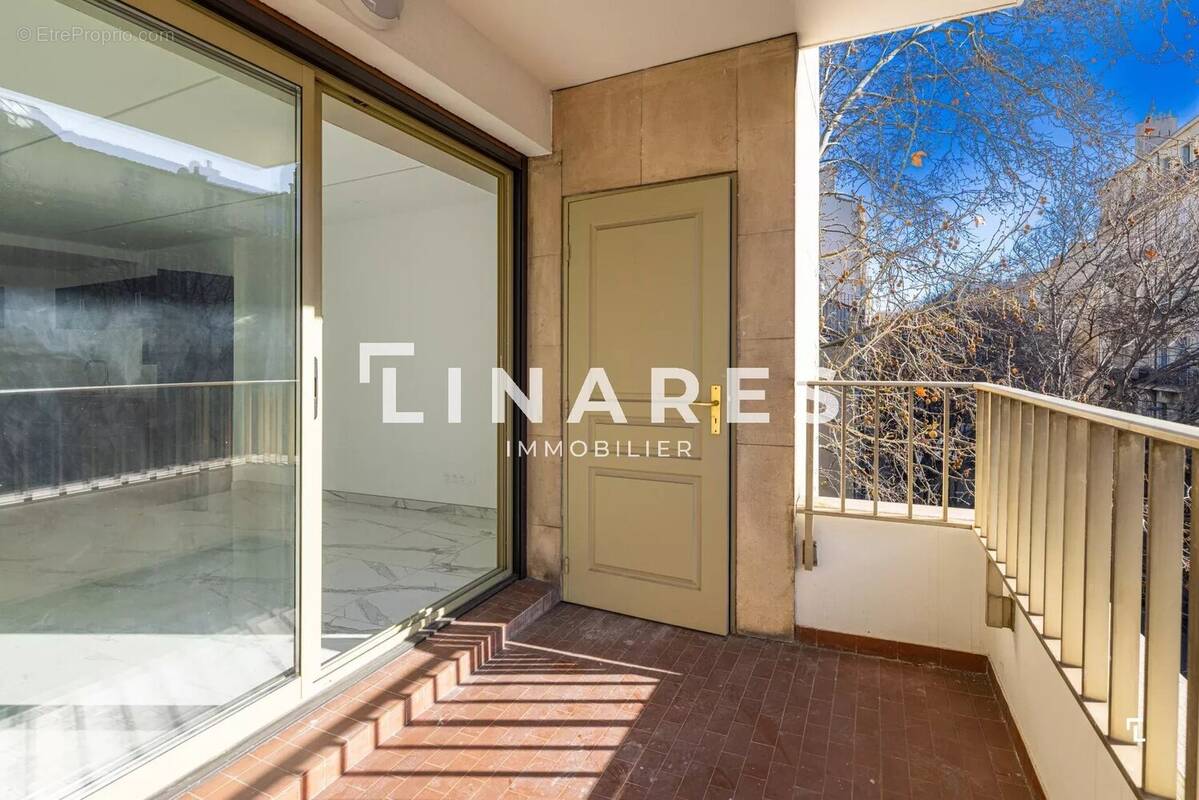 Appartement à MARSEILLE-4E