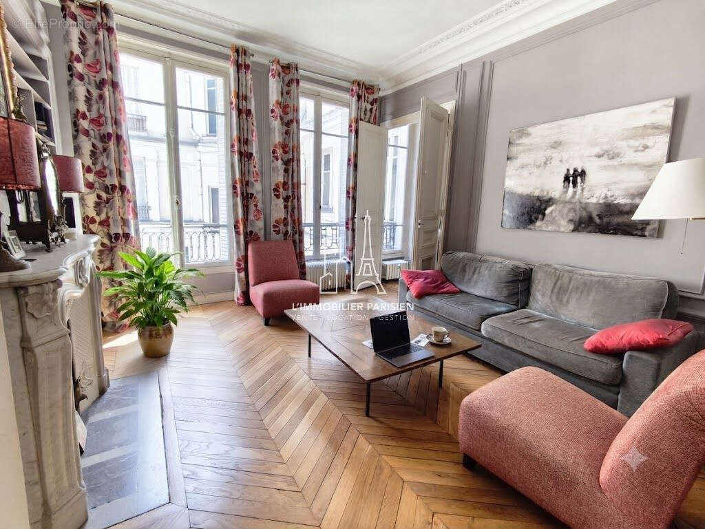 Appartement à PARIS-8E
