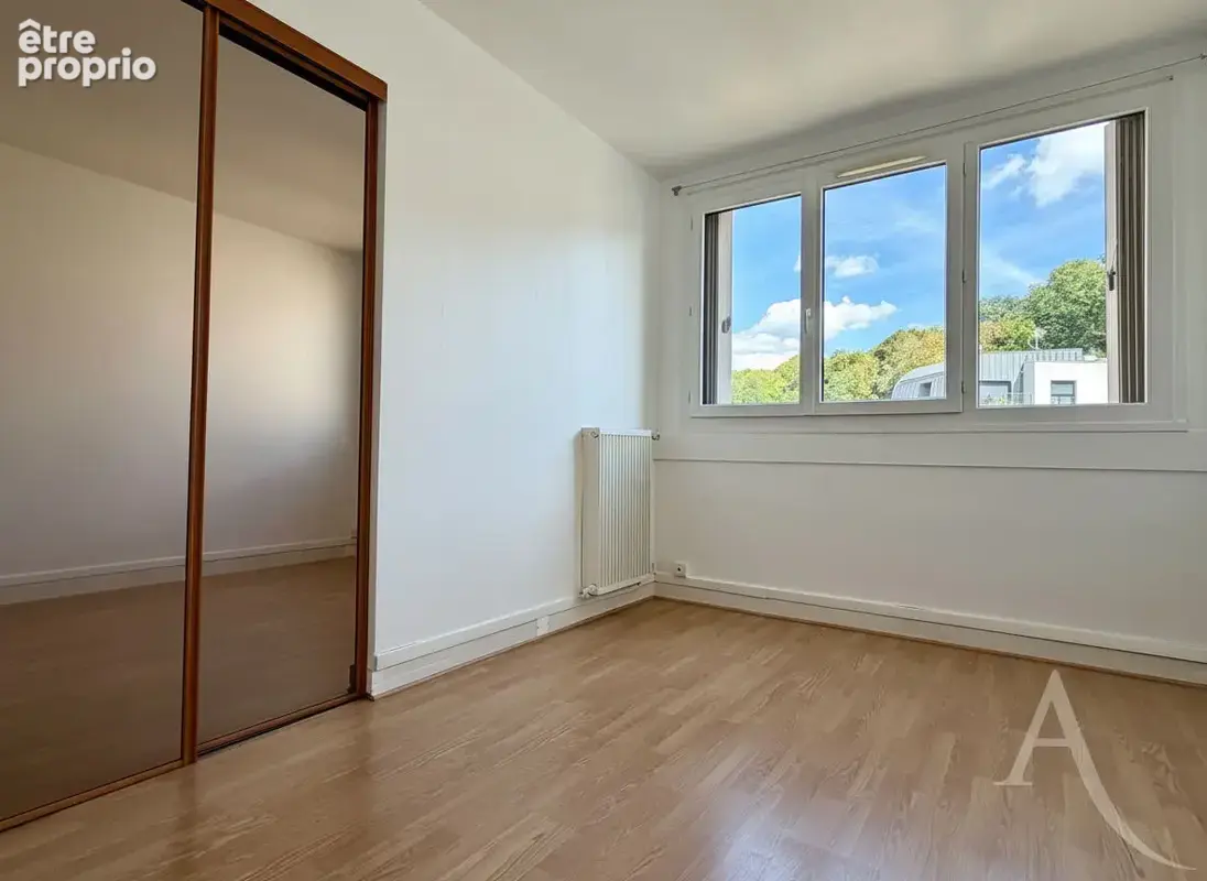 Appartement Chaville 3 pièces EXCLUSIVITÉ  Chaville Rive Gauche balcon cave parking ascenseur vue dégagée - photo 5