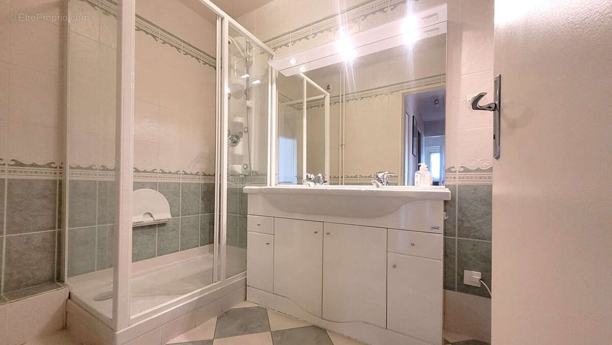 Appartement à LE COUDRAY-MONTCEAUX