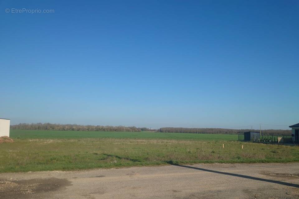 Terrain à HOUDAN