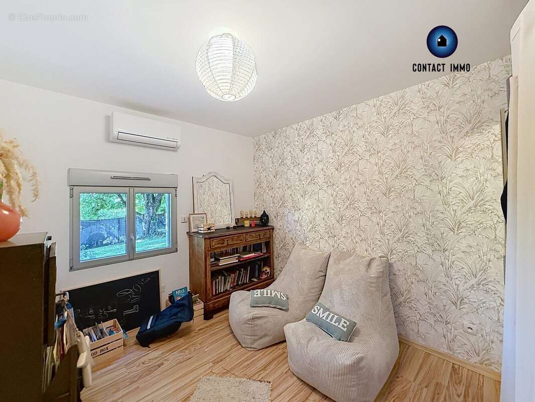 Maison 184 m² à Saint-Pantaleon-De-Larche  - photo 9