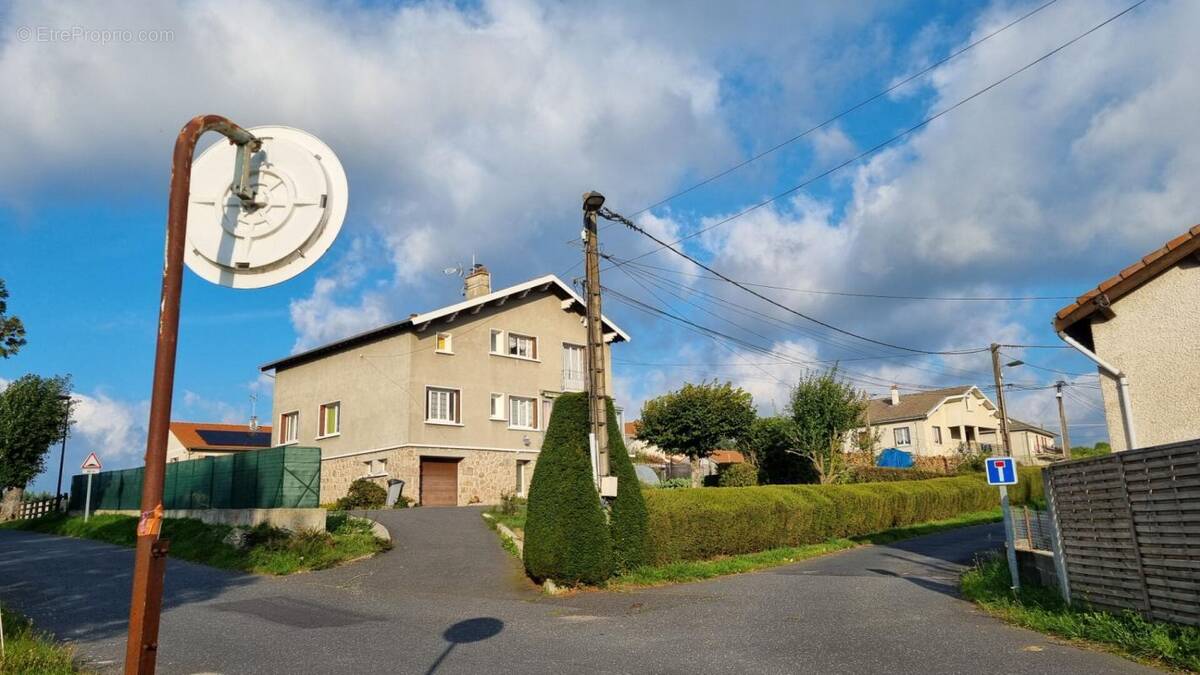 Maison à MONTFAUCON-EN-VELAY