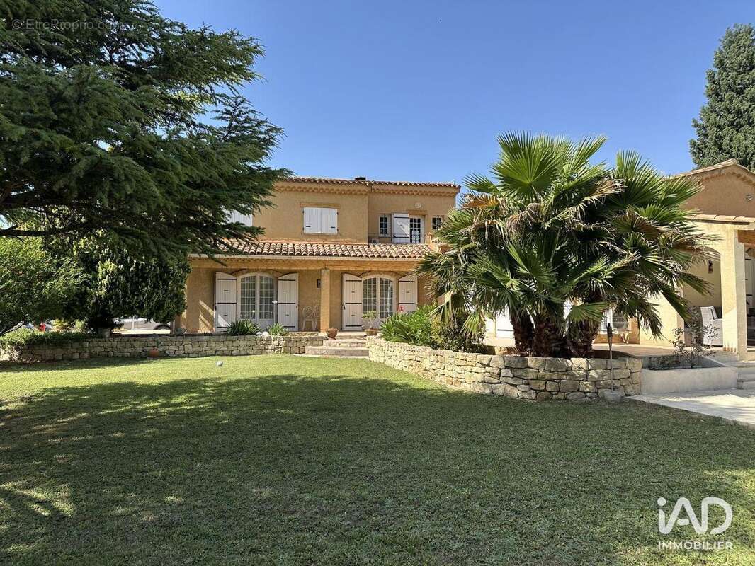 Maison 229 m² à Morieres-Les-Avignon  - photo 4
