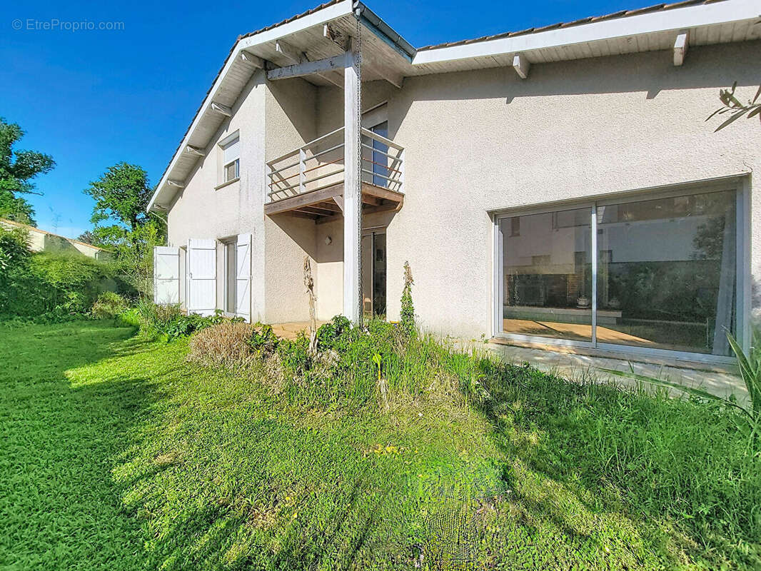 Maison à PAREMPUYRE