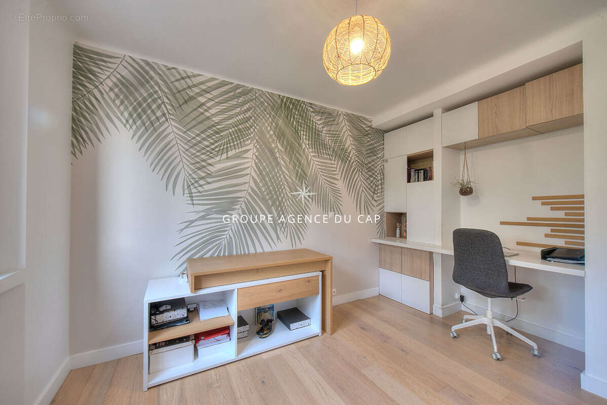 EXCLUSIVITÉ ! Fréjus Valescure, VILLA 7 pièces, 4 chambres, bureau, piscine, terrain de 1980m² - photo 16