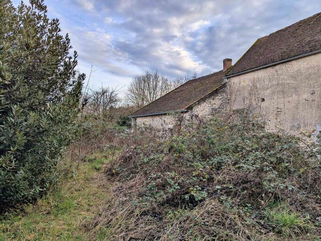 Maison à MAILLY-LE-CHATEAU