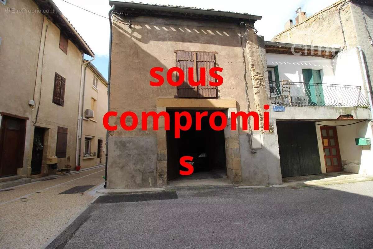 Parking à COUIZA