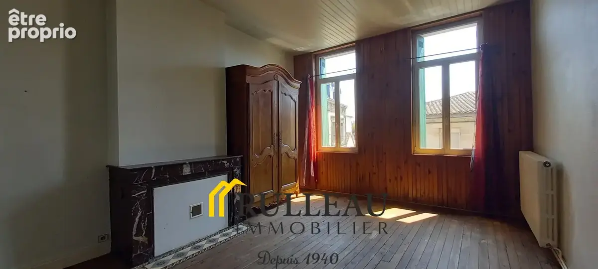 Ensemble immobilier 320 m2 avec dépendances en centre-ville de Saint-Savin - photo 14
