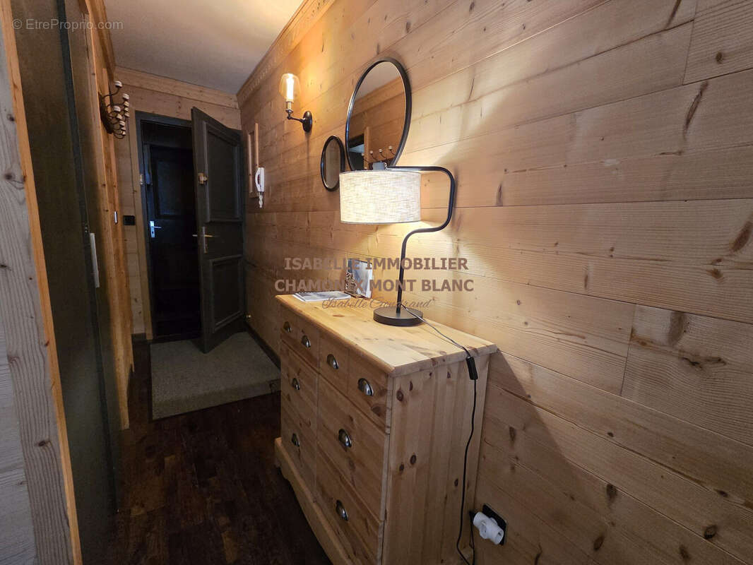 Entrée / Vente appartement Chamonix - Appartement à CHAMONIX-MONT-BLANC