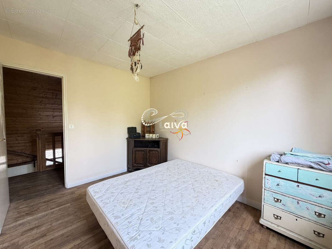 Maison en pierre à vendre Mesnil Roc'h - 80m²- 2 chambres - espace du stockage au dessus du garage  - Maison à PLESDER