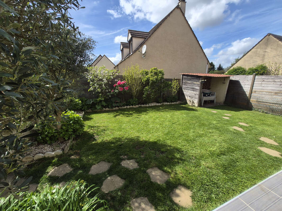 Maison à LA QUEUE-LES-YVELINES