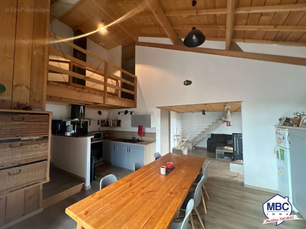 Maison à MONTREVAULT