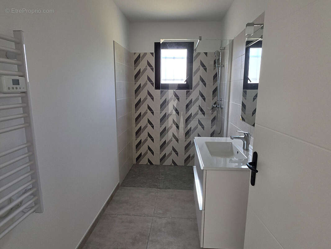 RUOMS ? Villa neuve de plain-pied, toit plat - photo 4