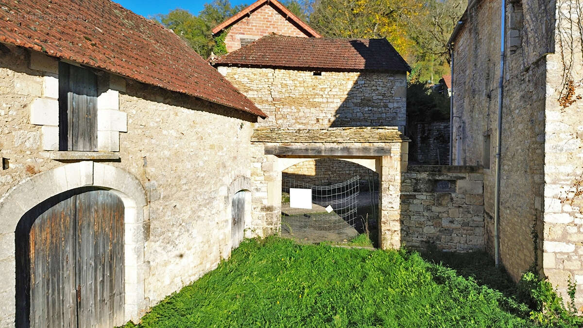 Maison à SAINT-AMAND-DE-COLY