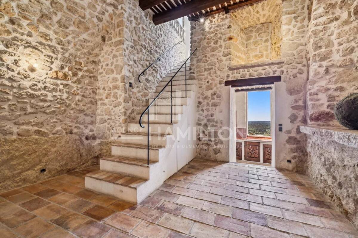 Maison à CHATEAUNEUF-GRASSE