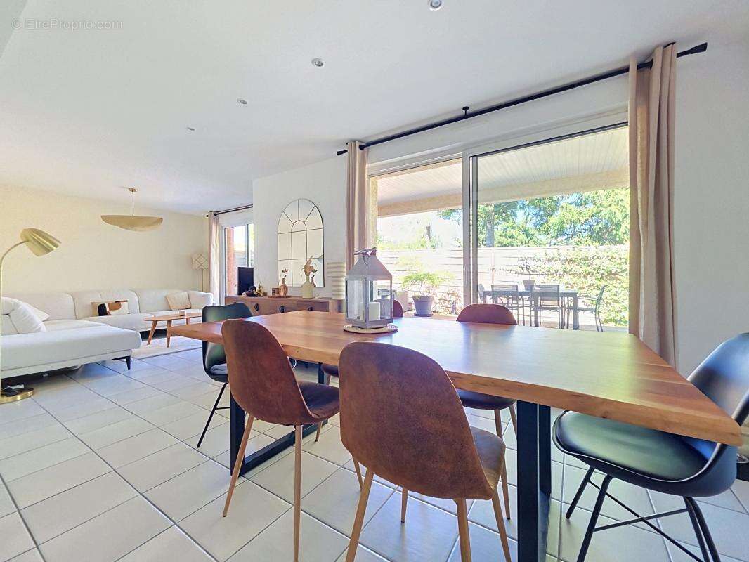 Maison - 4 Chambres - Buanderie - Cellier - Jardin - Terrasse - Garage - Place de stationnement - Proche toutes commodités - photo 17