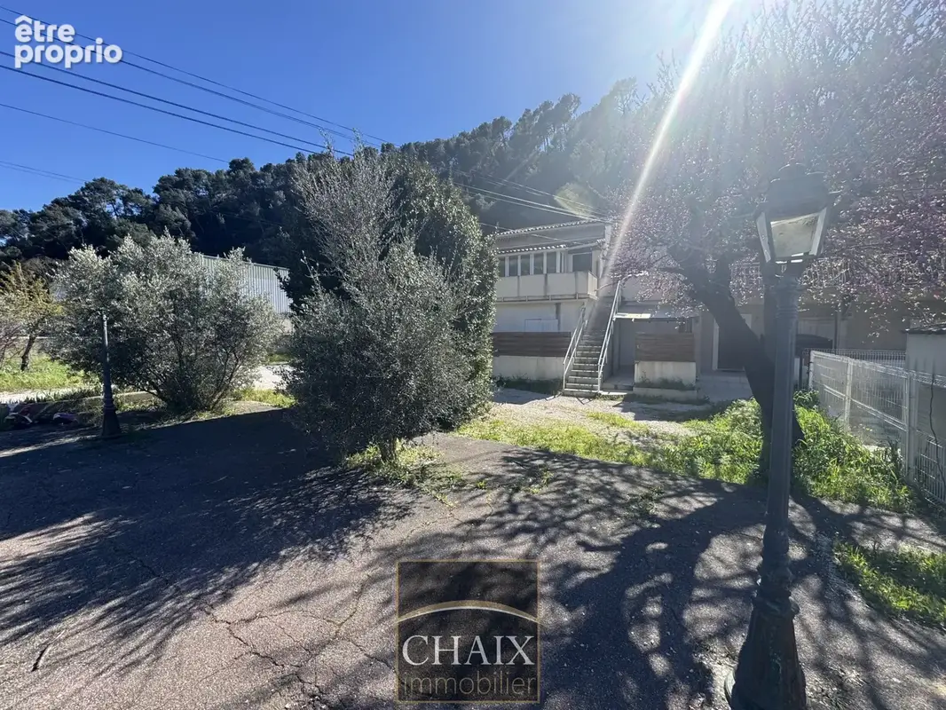 Gémenos   immeuble de rapport composé de 4 logements avec stationnement - photo 1