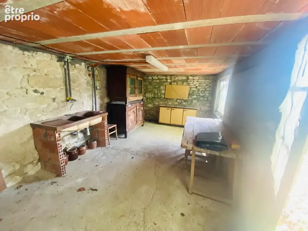 Corps de ferme avec 23 hectares et grange de 200 m² - photo 11