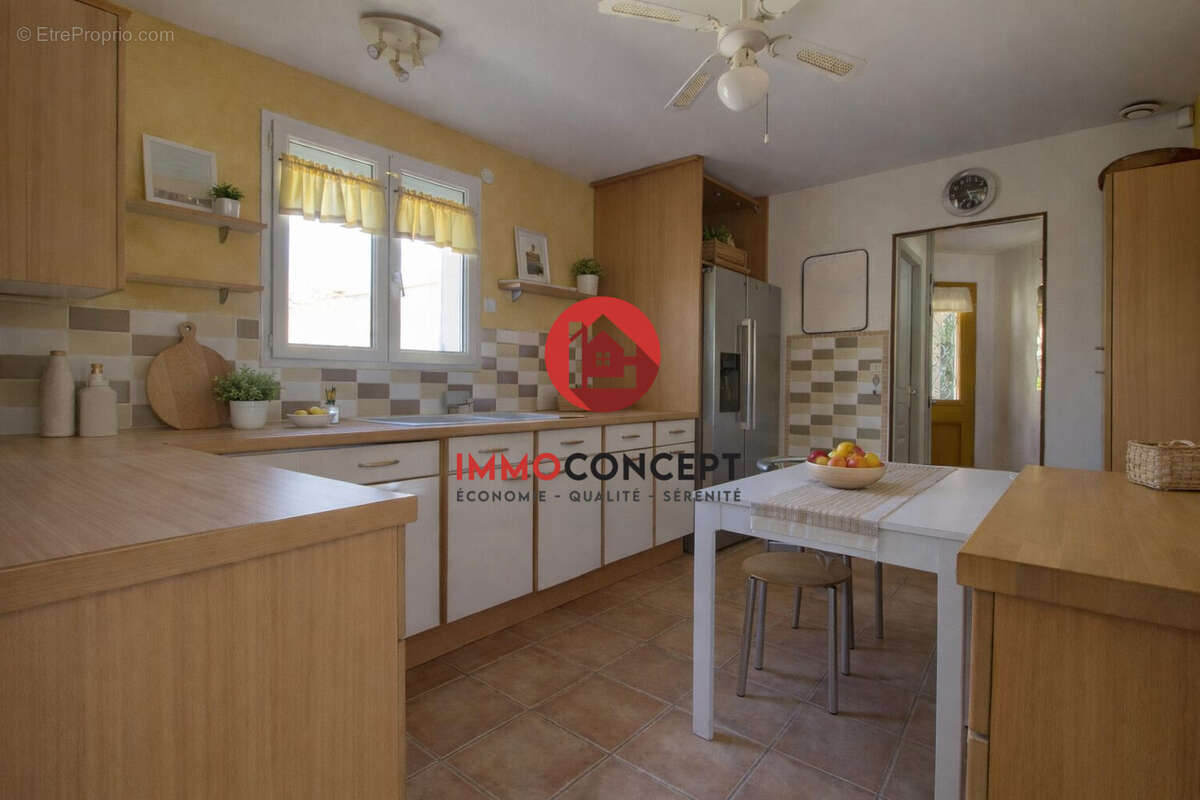 Cuisine - Maison à PUJAUT